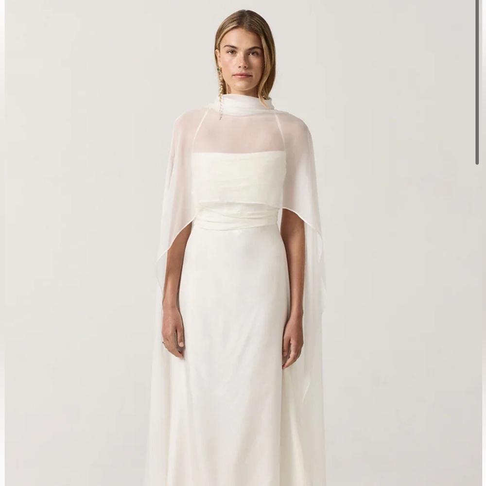 Wolflamb Elegant White Cape